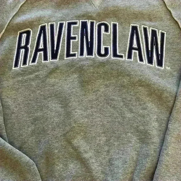 Wizarding World of Harry Potter Ravenclaw Sweatshirt  Embroidered front size XS - Picture 3 of 9
